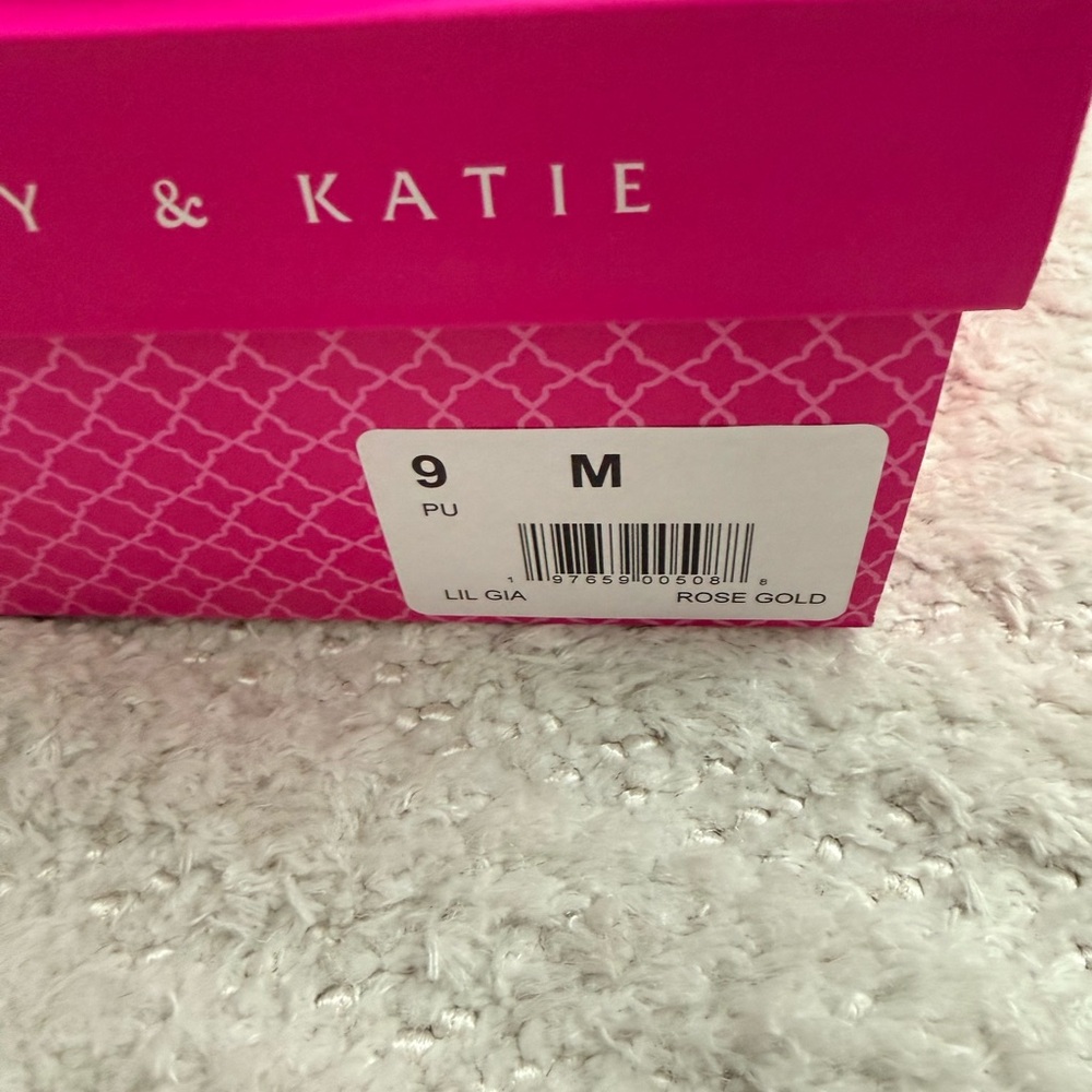 NWT - Kelly & Katie Toddler Girs Gladiator Sandal in Metalic Amber Gold - Size 9 - Picture 4 of 6